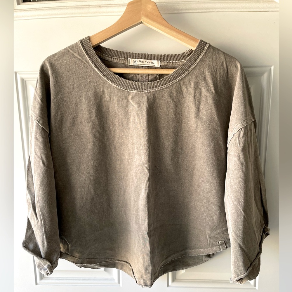 Free People We The Free Gray Cropped Shirt with Raw Hem Detailing size Large